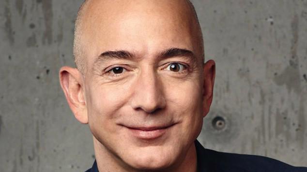 Ông Jeff Bezos, nhà sáng lập Amazon.com, tỷ phú kiếm tiền nhiều nhất năm 2017.
