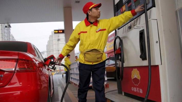 Một trạm xăng của PetroChina ở Bắc Kinh, Trung Quốc, tháng 3/2016 - Ảnh: Reuters.