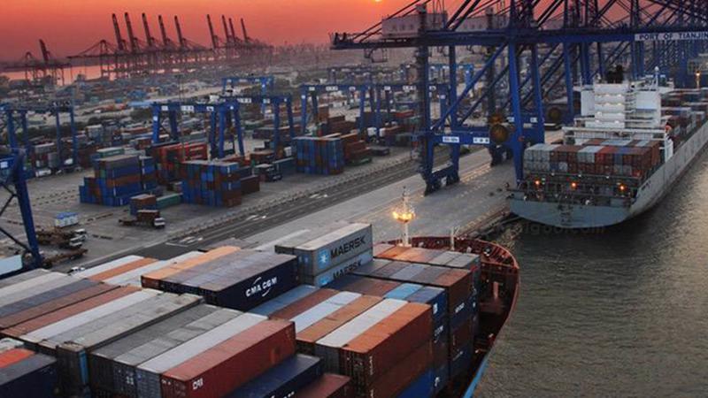 Những container hàng hóa ở cảng Thiên Tân, Trung Quốc.
