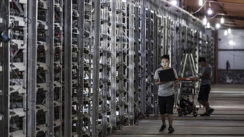 Bên trong một mỏ đào Bitcoin ở Nội Mông, Trung Quốc - Ảnh: Bloomberg.