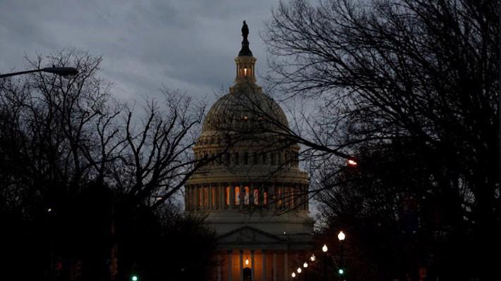 Tòa nhà Quốc hội Mỹ trên Đồi Capitol ở Washington DC tối ngày 21/1 - Ảnh: Reuters.