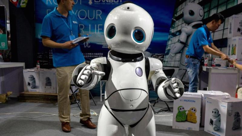 Một robot tại Triển lãm Hàng điện tử tiêu dùng Quốc tế Bắc Kinh, tháng 7/2017 - Ảnh: Getty/CNBC.