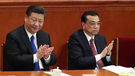 Chủ tịch Trung Quốc Tập Cận Bình (trái) và Thủ tướng Trung Quốc Lý Khắc Cường tại Đại lễ đường Nhân dân ở Bắc Kinh hôm 3/3 - Ảnh:Getty/CNBC.