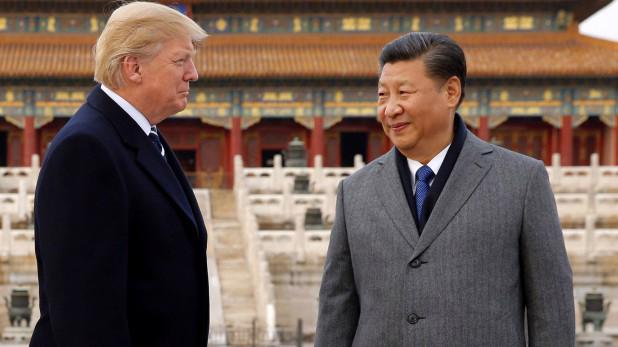 Tổng thống Mỹ Donald Trump (trái) và Chủ tịch Trung Quốc Tập Cận Bình trong chuyến thăm tới Bắc Kinh của ông Trump vào tháng 11/2017 - Ảnh: Reuters.