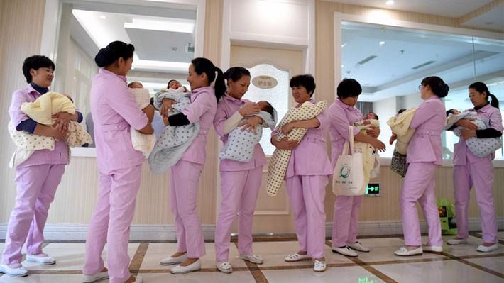 Dù các cặp vợ chồng ở Trung Quốc đã được phép sinh hai con, số trẻ em được sinh ra ở nước này không hề tăng mạnh như dự kiến - Ảnh: Xinhua/WSJ.