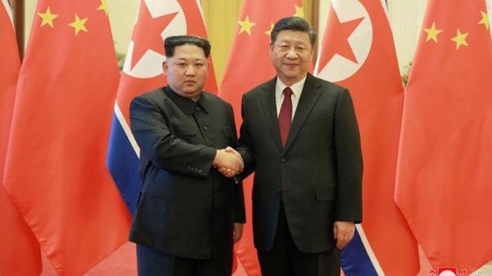 Nhà lãnh đạo Triều Tiên Kim Jong Un và Chủ tịch Trung Quốc Tập Cận Bình trong cuộc gặp ở Bắc Kinh hồi cuối tháng 3 - Ảnh: KCNA/Reuters.