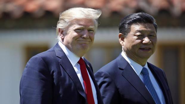Tổng thống Mỹ Donald Trump (trái) và Chủ tịch Trung Quốc Tập Cận Bình tại Florida, Mỹ, tháng 4/2017 - Ảnh: AP.
