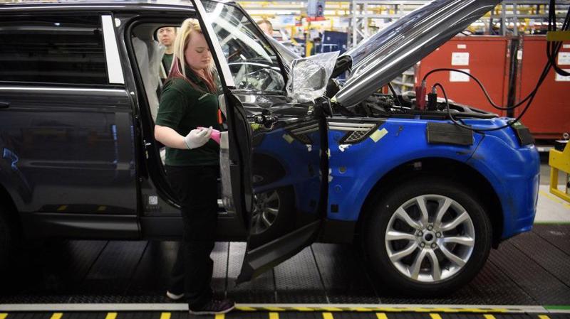 Bên trong một nhà máy của Jaguar Land Rover ở Anh - Ảnh: City AM.