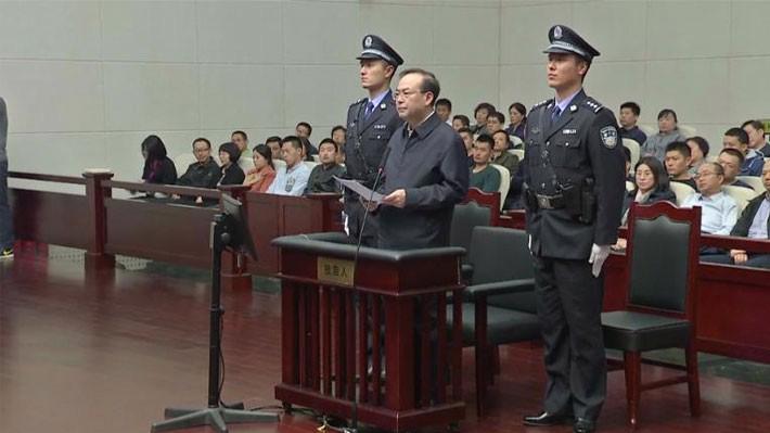 Tôn Chính Tài ra trước tòa án ở Thiên Tân hôm 12/4 - Ảnh: CCTV/CNN.