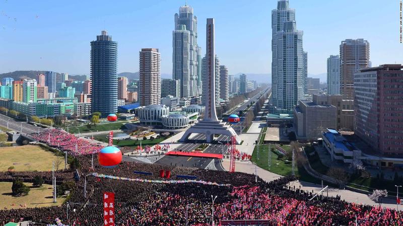 Khu phố Ryomyong ở Bình Nhưỡng, Triều Tiên, trong lễ khánh thành hôm 12/4/2017 - Ảnh: CNN.