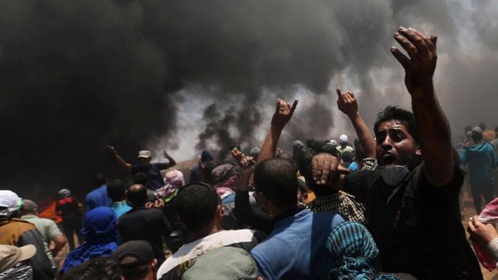 Người Palestine biểu tình tại biên giới dải Gaza với Israel ngày 14/5 - Ảnh: Reuters.