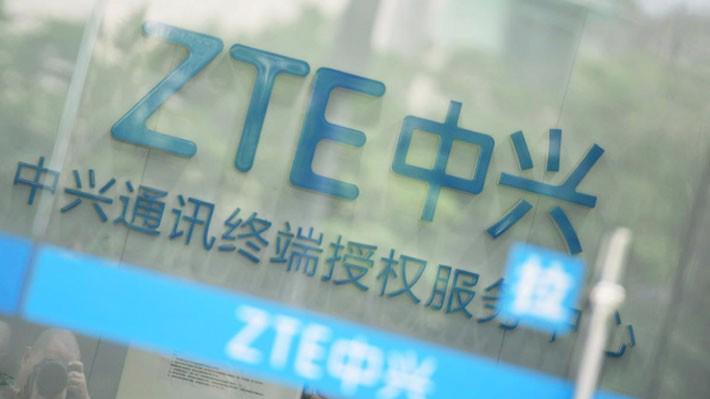 Bị cắt nguồn cung cấp linh kiện từ Mỹ, ZTE phải ngừng hầu hết các hoạt động chính - Ảnh: Reuters.