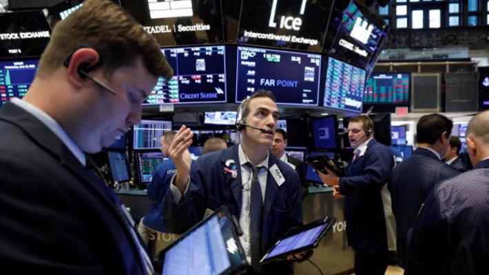 Các nhà giao dịch trên sàn NYSE ở New York, Mỹ - Ảnh: Reuters.