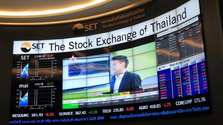 Một màn hình lớn tại Sở Giao dịch chứng khoán Thái Lan (SET).