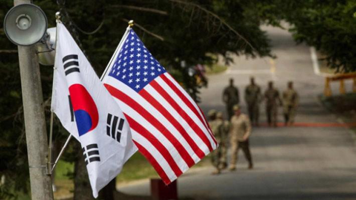 Cờ Hàn Quốc và Mỹ đặt cạnh nhau tại một căn cứ quân sự ở Yongin, Hàn Quốc, tháng 8/2016 - Nguồn: Quân đội Mỹ/Reuters.
