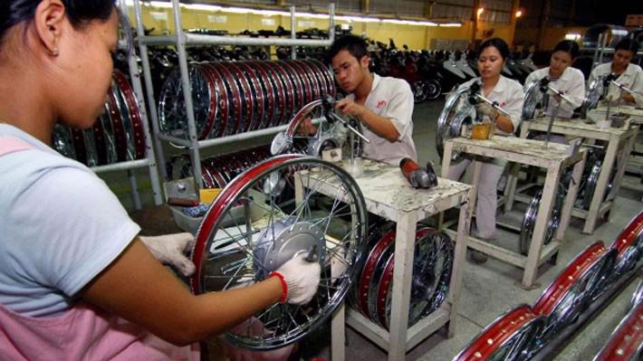 Bên trong một nhà máy liên doanh của hãng xe máy Trung Quốc Lifan tại Việt Nam - Ảnh: Xinhua/SCMP.
