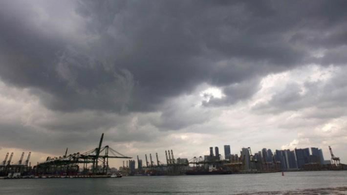 Xung đột thương mại Mỹ-Trung đang phủ bóng lên tăng trưởng kinh tế Singapore - Ảnh: Reuters.
