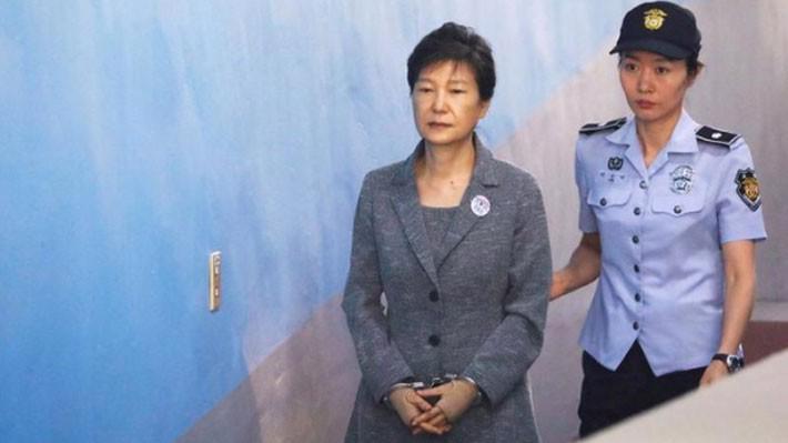 Cựu Tổng thống Hàn Quốc Park Geun-hye tới một tòa án ở Seoul vào tháng 8/2017 - Ảnh: Reuters.