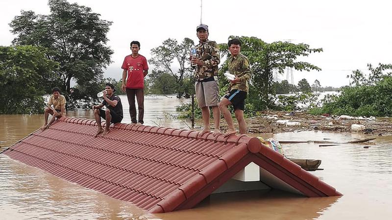 Đập thủy điện Lào bị vỡ khiến những ngôi làng lân cận chìm trong biển nước - Ảnh: Attapeu Today/AP/Bloomberg.
