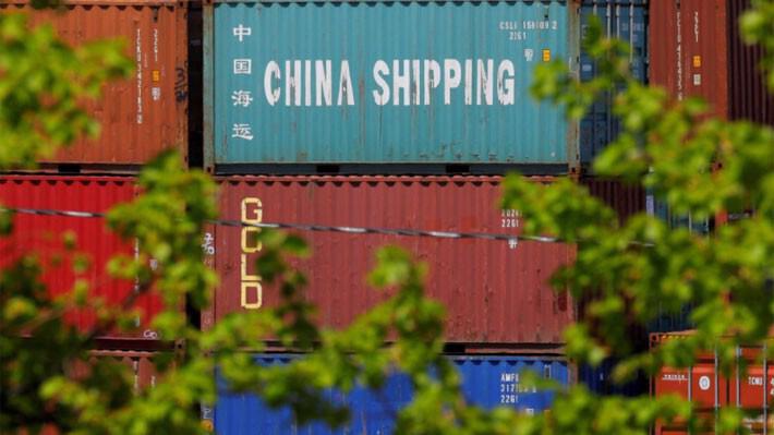 Những container hàng hóa từ Trung Quốc cập cảng ở thành phố Boston, Mỹ, hôm 9/5/2018 - Ảnh: Reuters.