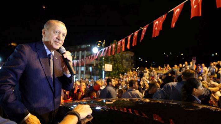 Tổng thống Thổ Nhĩ Kỳ Tayyip Erdogan phát biểu trước đám đông người ủng hộ ở Rize, Thổ Nhĩ Kỳ ngày 10/8 - Ảnh: Reuters.
