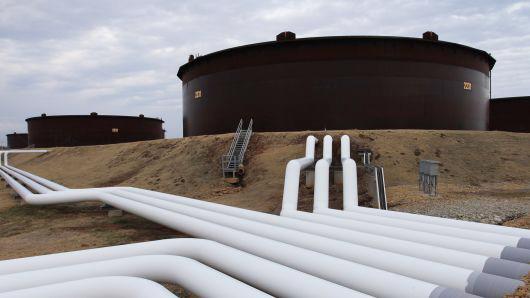 Bể chứa và đường ống dẫn dầu tại cảng dầu Cushing ở bang Oklahoma, Mỹ - Ảnh: CNBC.