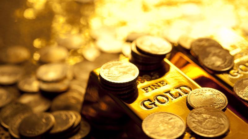 Mấy tháng nay, đồng USD mạnh là nguyên nhân chính khiến vàng rớt giá.
