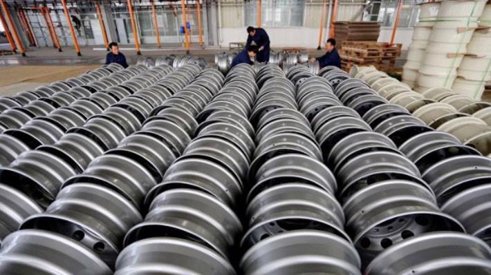 Bên trong một nhà máy sản xuất thép ở tỉnh Giang Tô của Trung Quốc, tháng 11/2017 - Ảnh: Reuters.