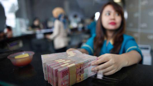 Đồng Rupiah của Indonesia đã giảm giá mạnh ngày 31/8 - Ảnh: Reuters/CNBC.