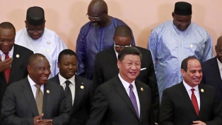 Chủ tịch Trung Quốc Tập Cận Bình (giữa) và các nhà lãnh đạo châu Phi tại  Diễn đàn Hợp tác Trung Quốc - châu Phi diễn ra tại Bắc Kinh ngày 3/9 - Ảnh: EPA-EFE/SCMP.