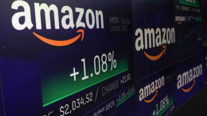 Bảng điện tử hiển thị giá cổ phiếu Amazon trong phiên giao dịch ngày 4/9 trên sàn Nasdaq ở New York, Mỹ - Ảnh: Reuters.