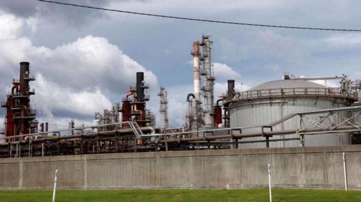 Một nhà máy lọc dầu của hãng Chevron ở bang Mississippi của Mỹ hôm 4/9 - Ảnh: Reuters.