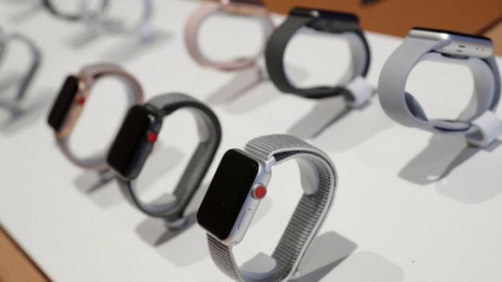 Đồng hồ Apple Watch mang về cho Apple doanh thu 6,1 tỷ USD trong tài khóa 2017 - Ảnh: Reuters.