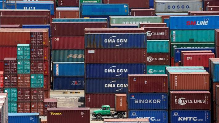 Những container hàng hóa tại một bến cảng ở Thượng Hải, Trung Quốc, hôm 10/7/2018 - Ảnh: Reuters.