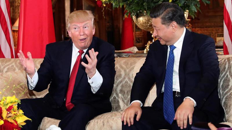 Tổng thống Mỹ Donald Trump (trái) và Chủ tịch Trung Quốc Tập Cận Bình trong cuộc gặp ở Florida, Mỹ, tháng 4/2017 - Ảnh: Reuters.