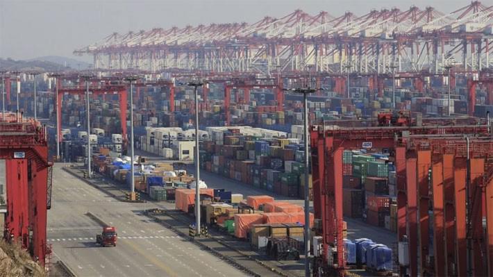 Hàng hóa tại một bến cảng ở Thượng Hải, Trung Quốc - Ảnh: SCMP.