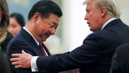 Chủ tịch Trung Quốc Tập Cận Bình (trái) và Tổng thống Mỹ Donald Trump tại Bắc Kinh, tháng 11/2017 - Ảnh: Reuters.