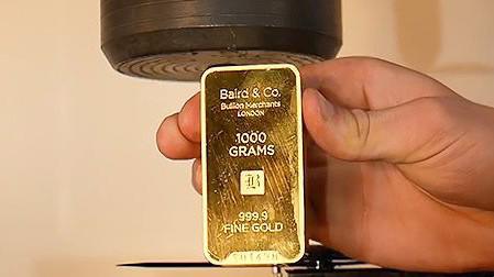 Giá vàng thế giới gần đây chững quanh mốc 1.200 USD/oz.