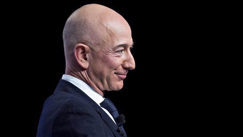 Tỷ phú giàu nhất thế giới Jeff Bezos - Ảnh: Bloomberg.