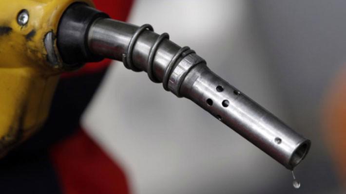 Cả giá dầu Brent và dầu WTI đều đã giảm khoảng 10 USD/thùng kể từ mức đỉnh của 4 năm thiết lập vào tuần đầu của tháng 10 - Ảnh: Reuters.