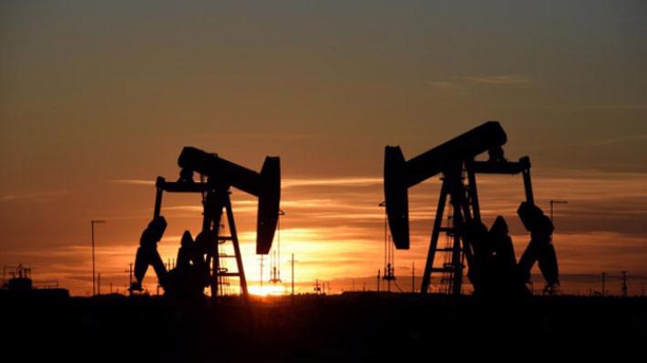 Giá dầu hiện đã giảm 17% so với mức đỉnh thiết lập hồi đầu tháng 10 - Ảnh: Reuters.