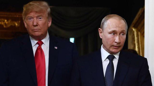 Tổng thống Mỹ Donald Trump (trái) và Tổng thống Nga Vladimir Putin.