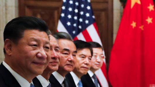 Chủ tịch Tập Cận Bình và các quan chức cấp cao Trung Quốc trong cuộc gặp với Tổng thống Donald Trump và các quan chức Mỹ tại Argentina ngày 1/12 - Ảnh: Reuters.