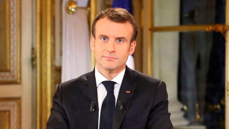 Tổng thống Pháp Emmanuel Macron phát biểu trên truyền hình Pháp ngày 10/12.