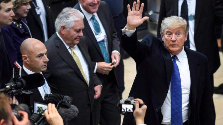 Tổng thống Mỹ Donald Trump (phải) tại WEF, Davos, tháng 1/2018 - Ảnh: Getty/CNBC.