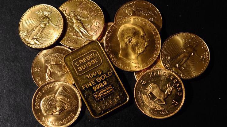 Giá vàng đang ở vùng thấp nhất trong 3 tuần do đồng USD tăng giá khiến vai trò "vịnh tránh bão" của kim loại quý này suy yếu - Ảnh: Getty/CNBC.