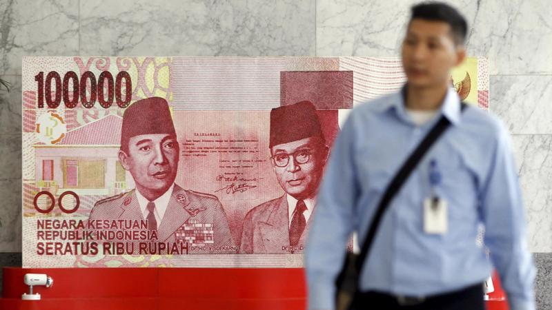 Đồng Rupiah của Indonesia được cho là đối mặt nhiều rủi ro tỷ giá do nước này có thâm hụt cán cân vãng lai -  Ảnh: Nikkei.