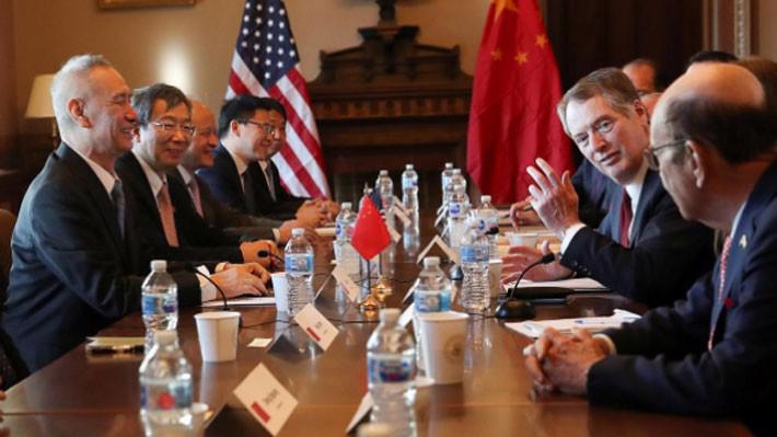 Các quan chức Mỹ và Trung Quốc tại bàn đàm phán thương mại ngày 30/1 ở Washington - Ảnh: Reuters.
