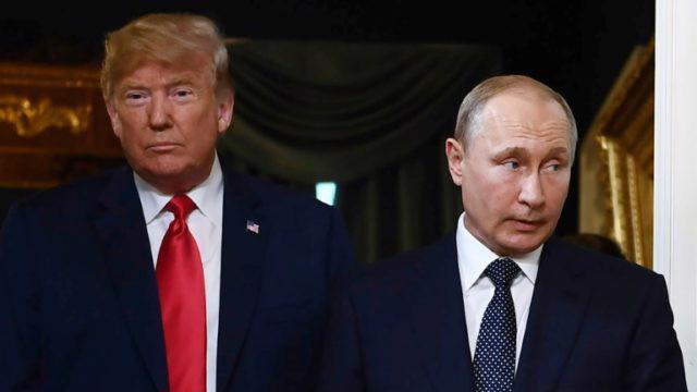 Tổng thống Mỹ Donald Trump (trái) và Tổng thống Nga Vladimir Putin.