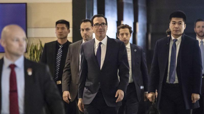 Bộ trưởng Bộ Tài chính Mỹ Steven Mnuchin ở Bắc Kinh hôm 13/2 - Ảnh: Bloomberg.